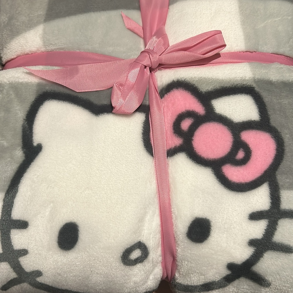 Hello Kitty all season plush blanket full/queen size.